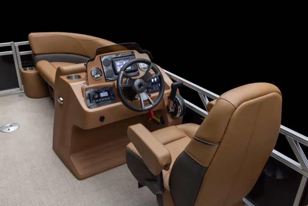 2023_Tahoe_SLT_QL_Studio_03-1024x683