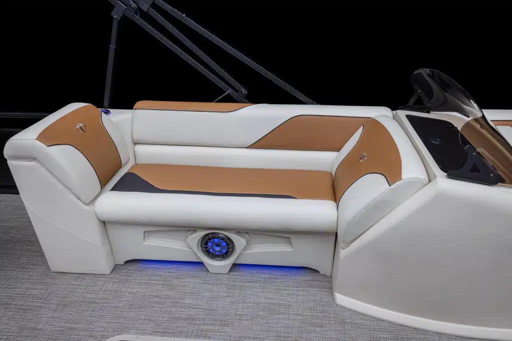 AVA6806_00300-23_Tahoe_Sport_85_ELW