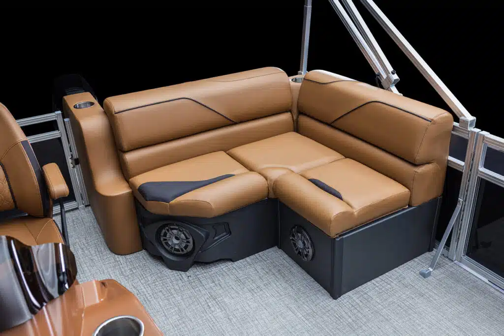 AVA6806_00518-15_Tahoe_Sport_BF-8W