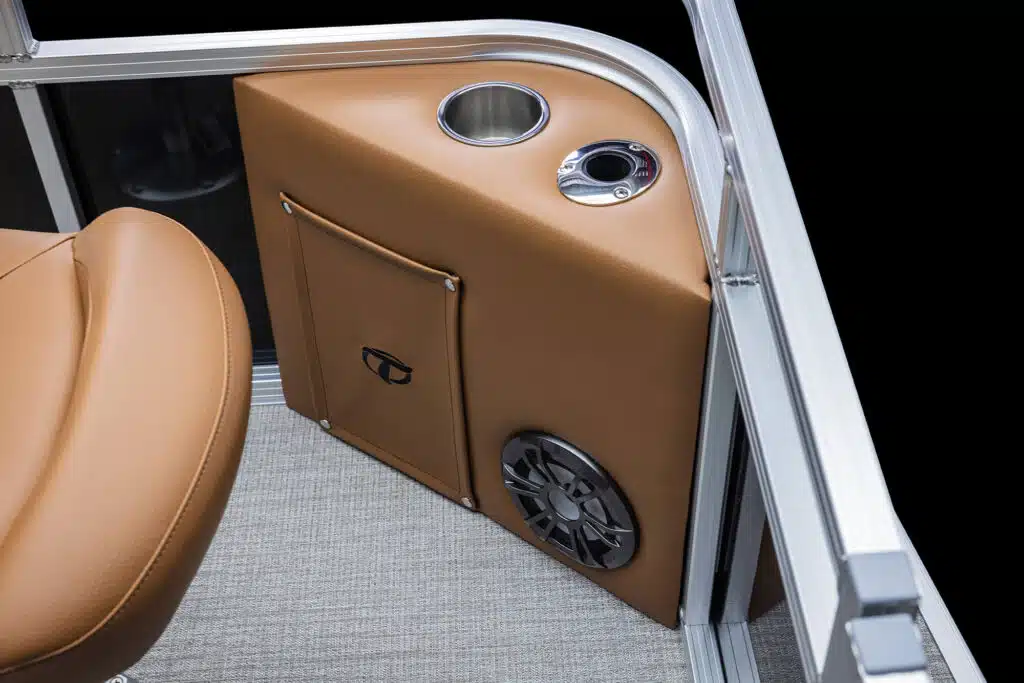 AVA6806_00521-15_Tahoe_Sport_BF-8W