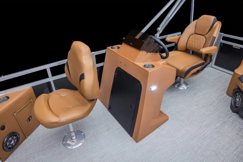 AVA6806_00522-15_Tahoe_Sport_BF-8W